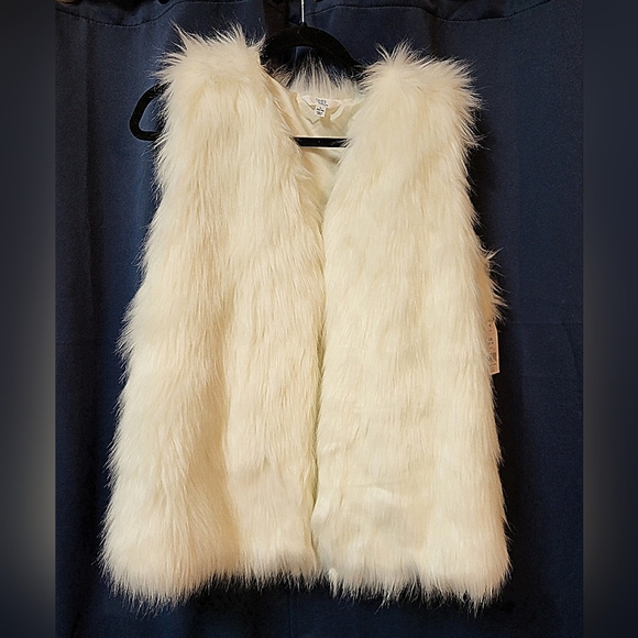 Time and Tru Jackets & Blazers - NWT Womens WhiteFaux Fur Vest Size 12-14